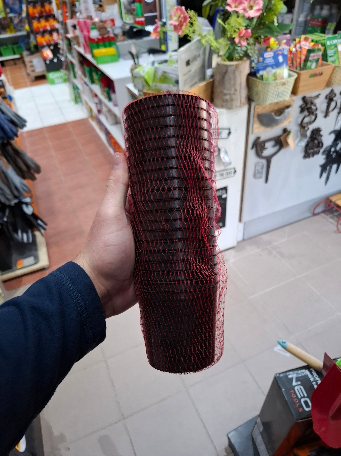 Palántanevelő műanyag cserép