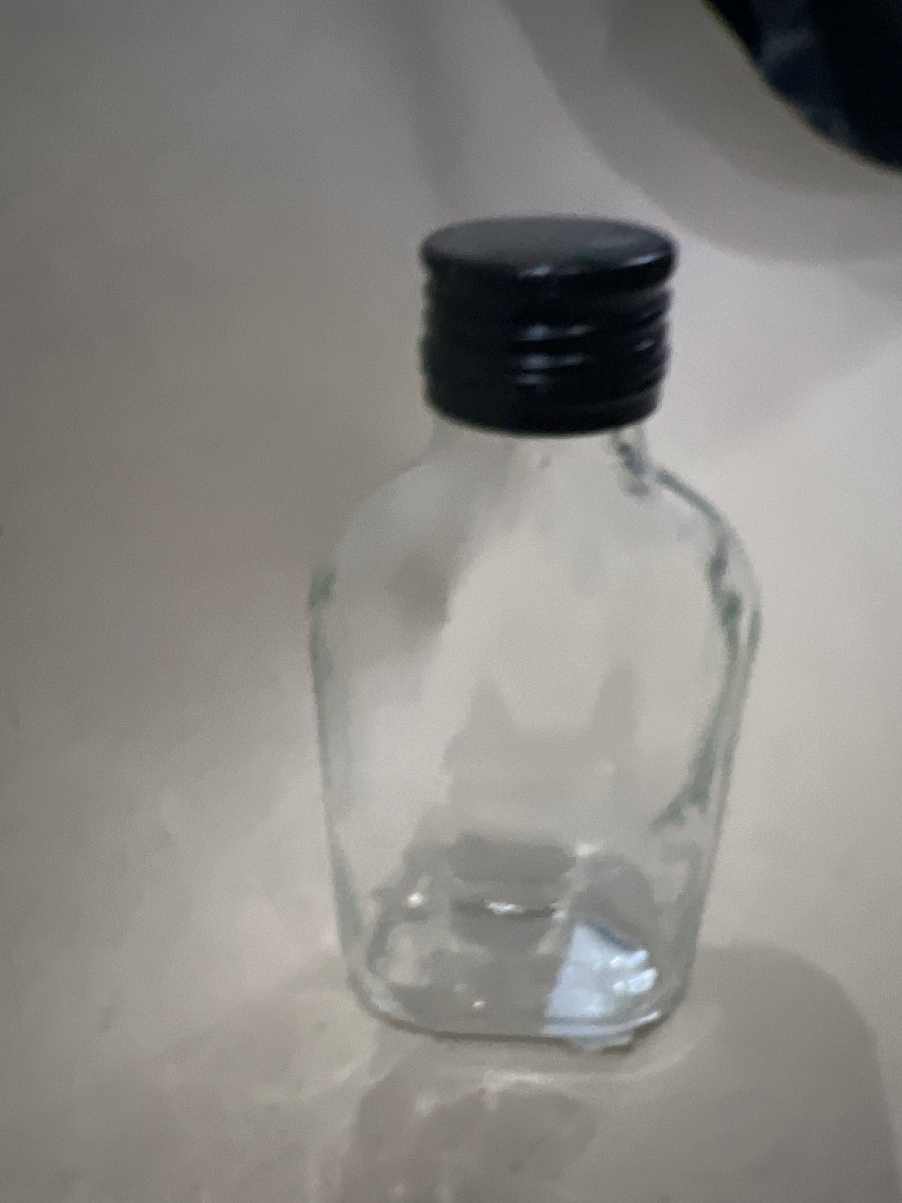 Üvegpalack fém csavarzárral 0,1 dl liter lapos üveg