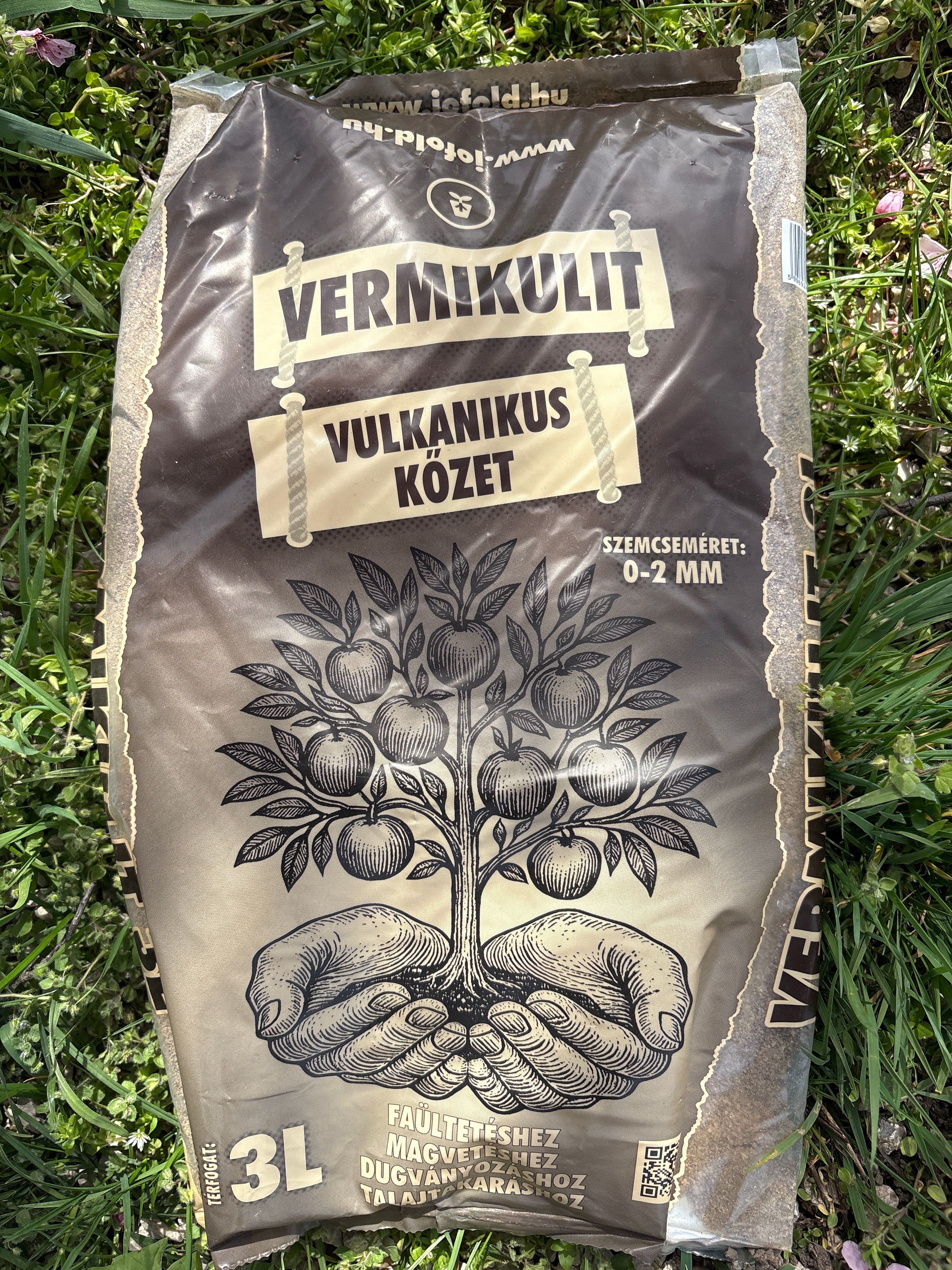 Jó föld Vermikulit 3L, ( vulkanikus kőzet, faültetéshez, magvetéshez, dugványozáshoz, talajtakaráshoz)