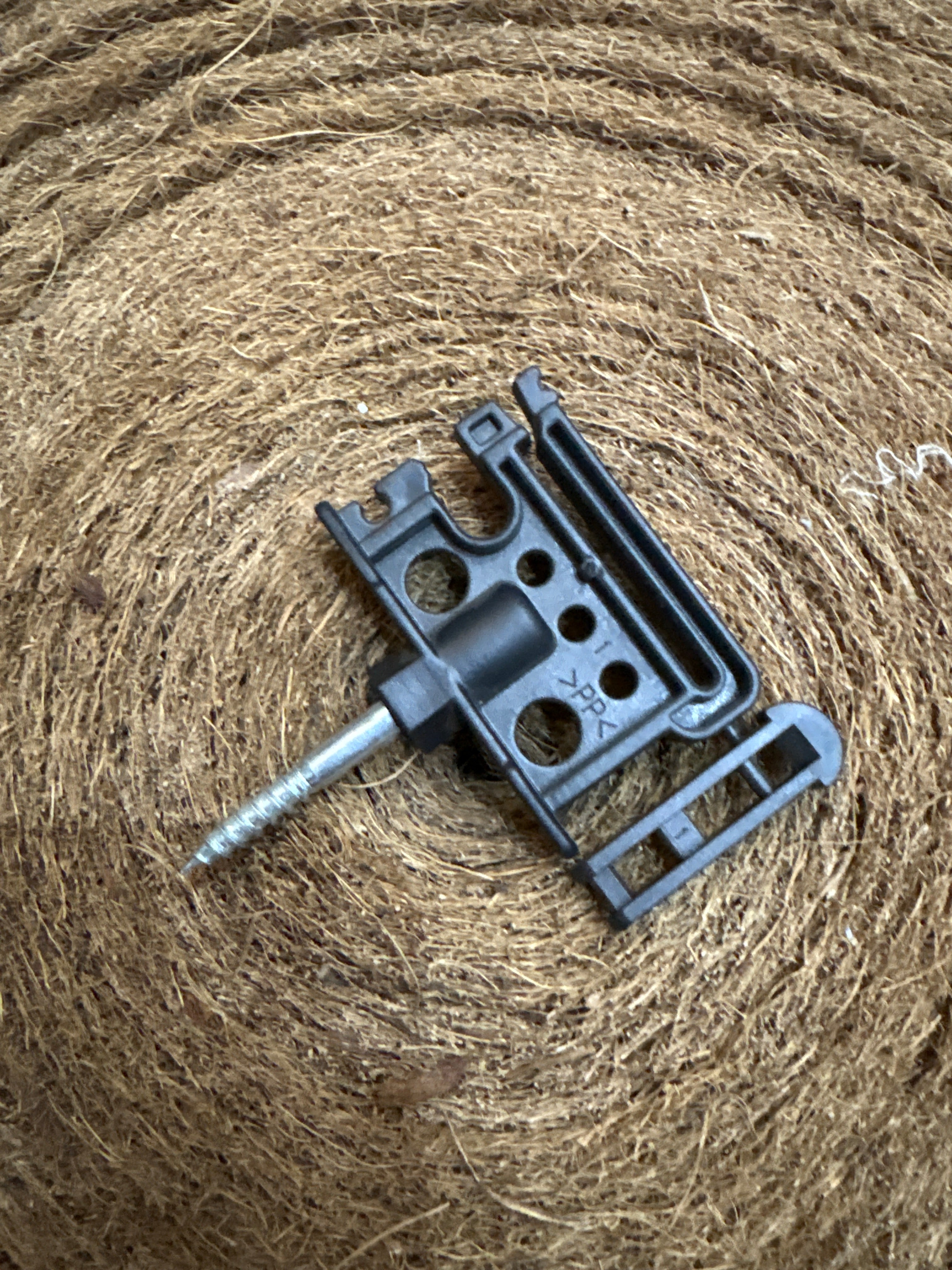 Villanypásztor Farmline Fibula,pattanózáras, facsavaros szigetelő, max 40 mm szalag, 6 mm vezeték, 25 db, 441390-DF