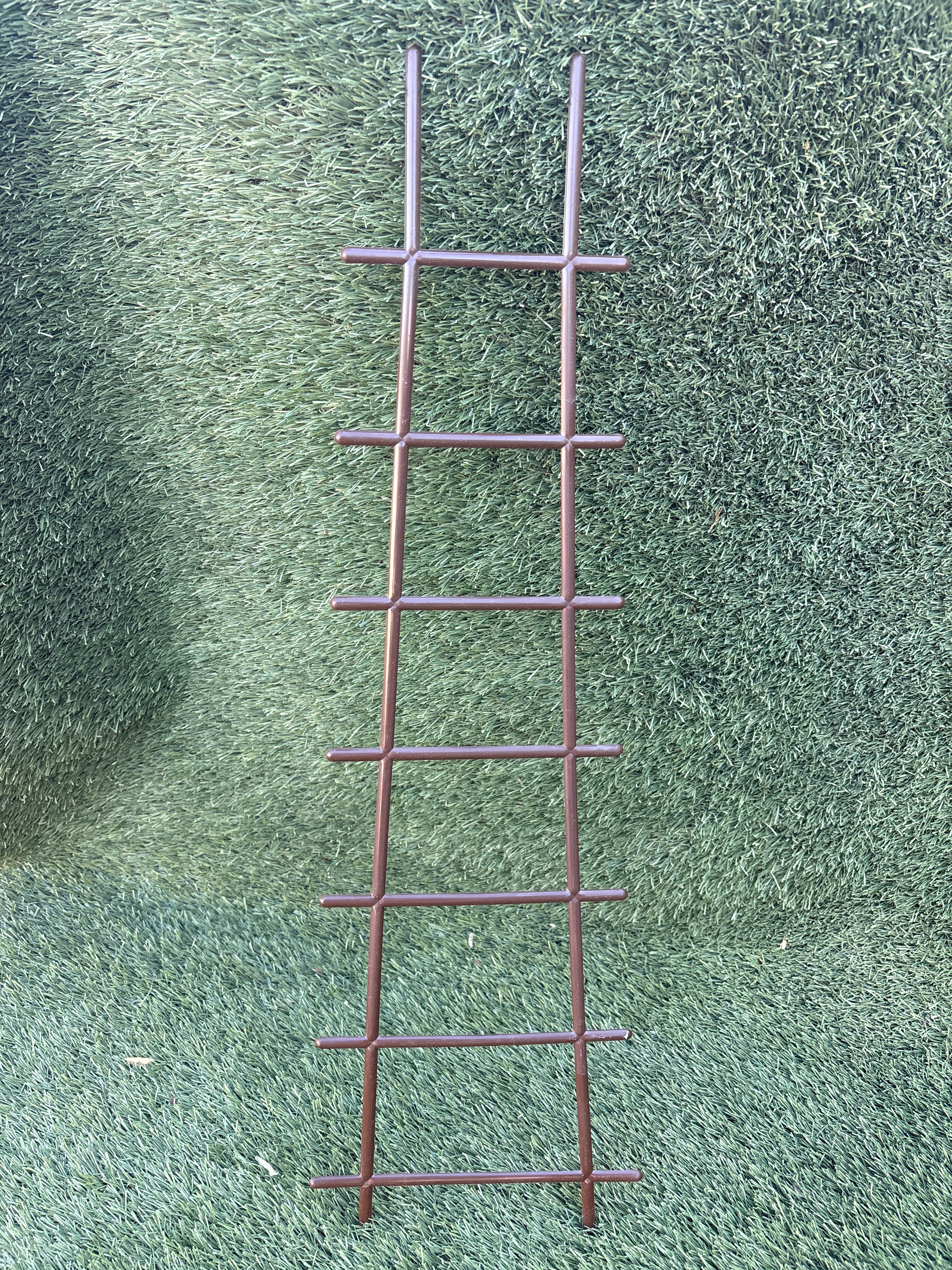 Növénytámasz, barna, 67 cm