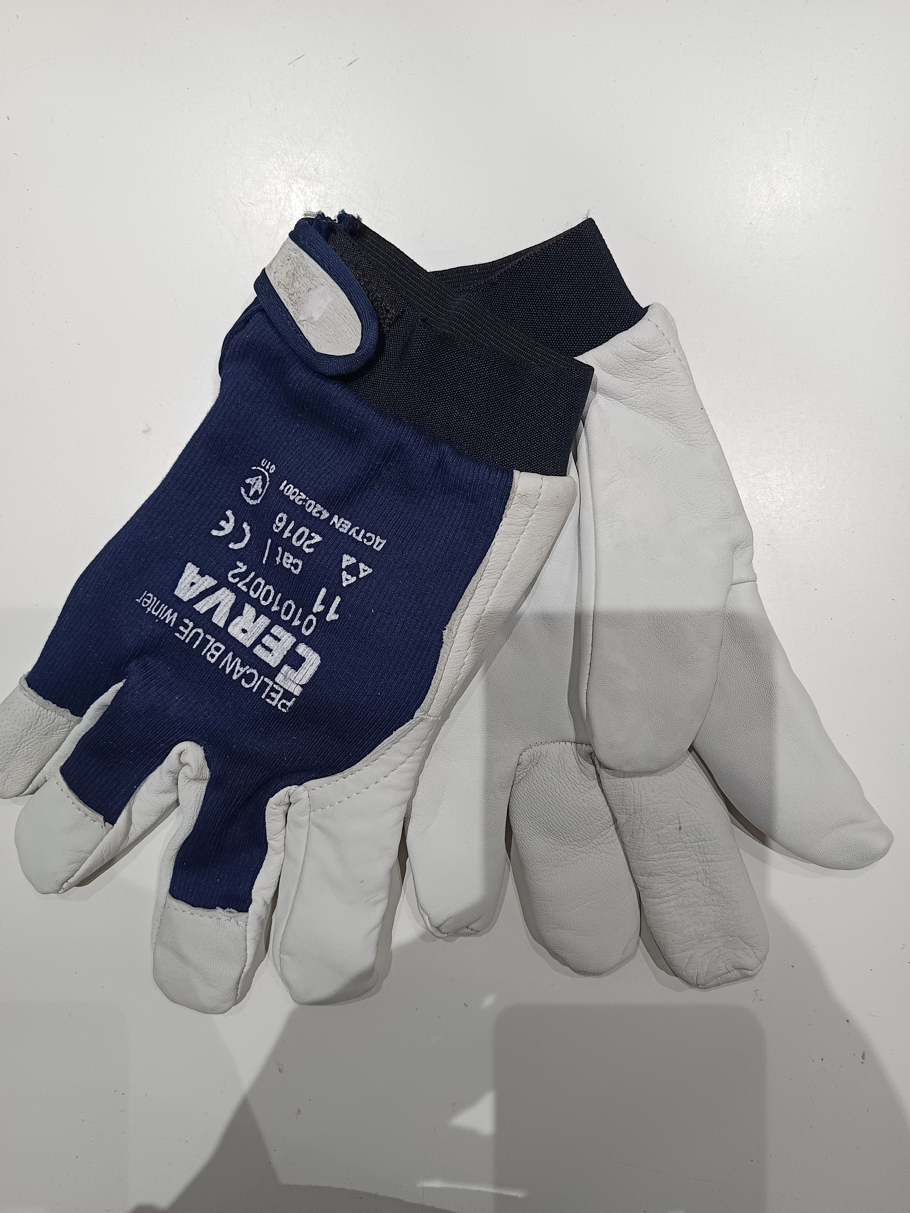 Kesztyű Cerva 11-es