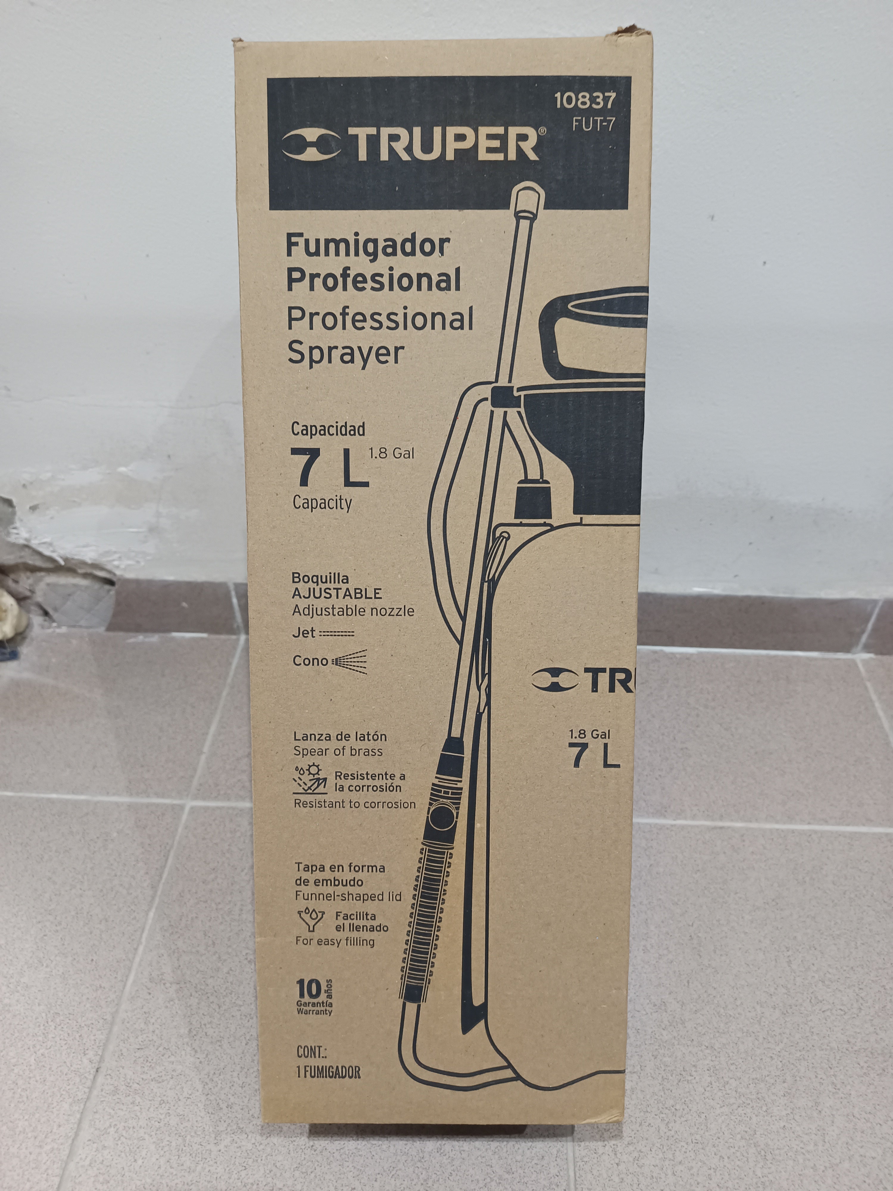 Truper vállra helyezhető pumpás permetező 7L