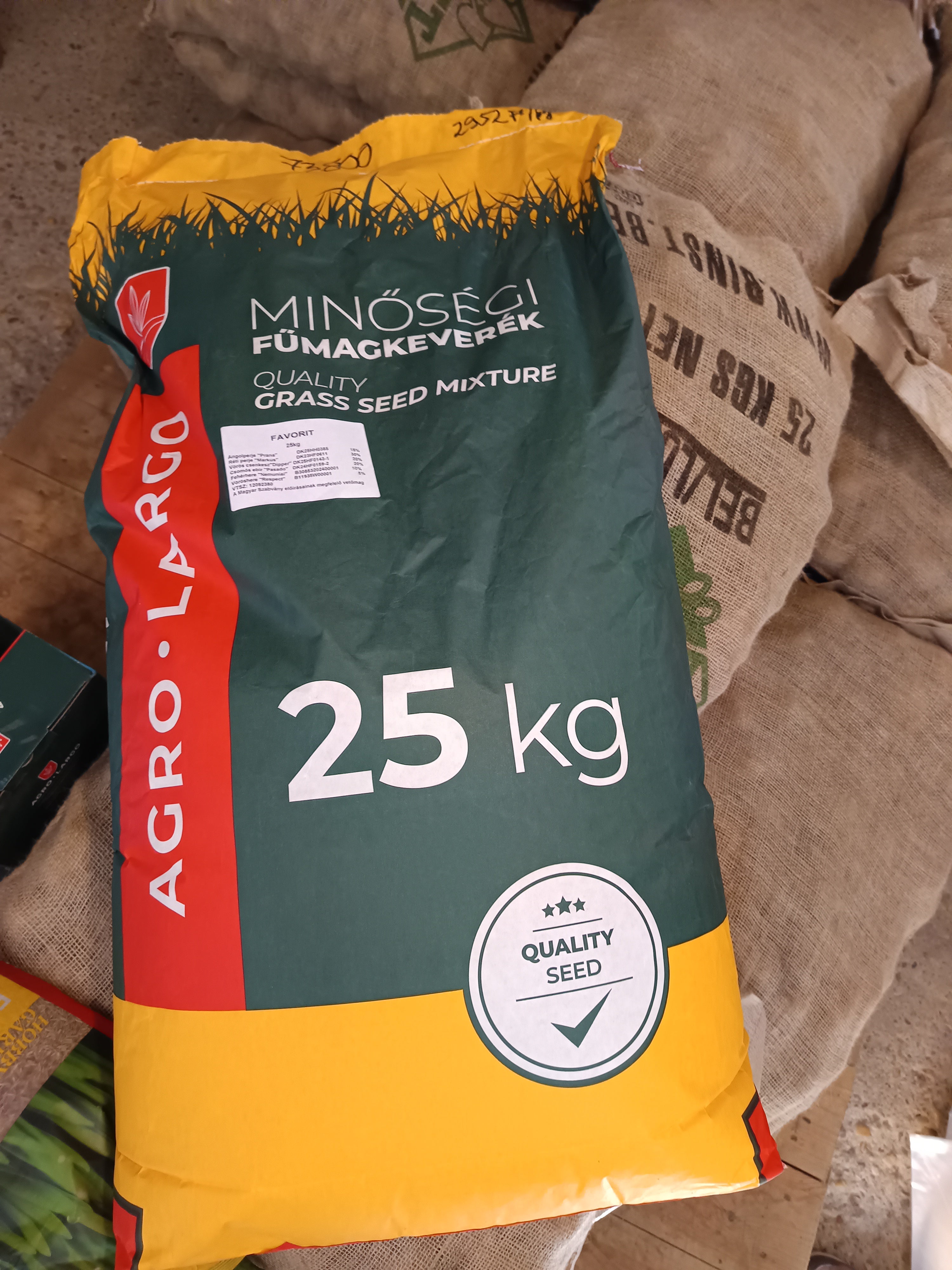 Fűmagkeverék juhlegelő száraz területre Favorit 25 kg