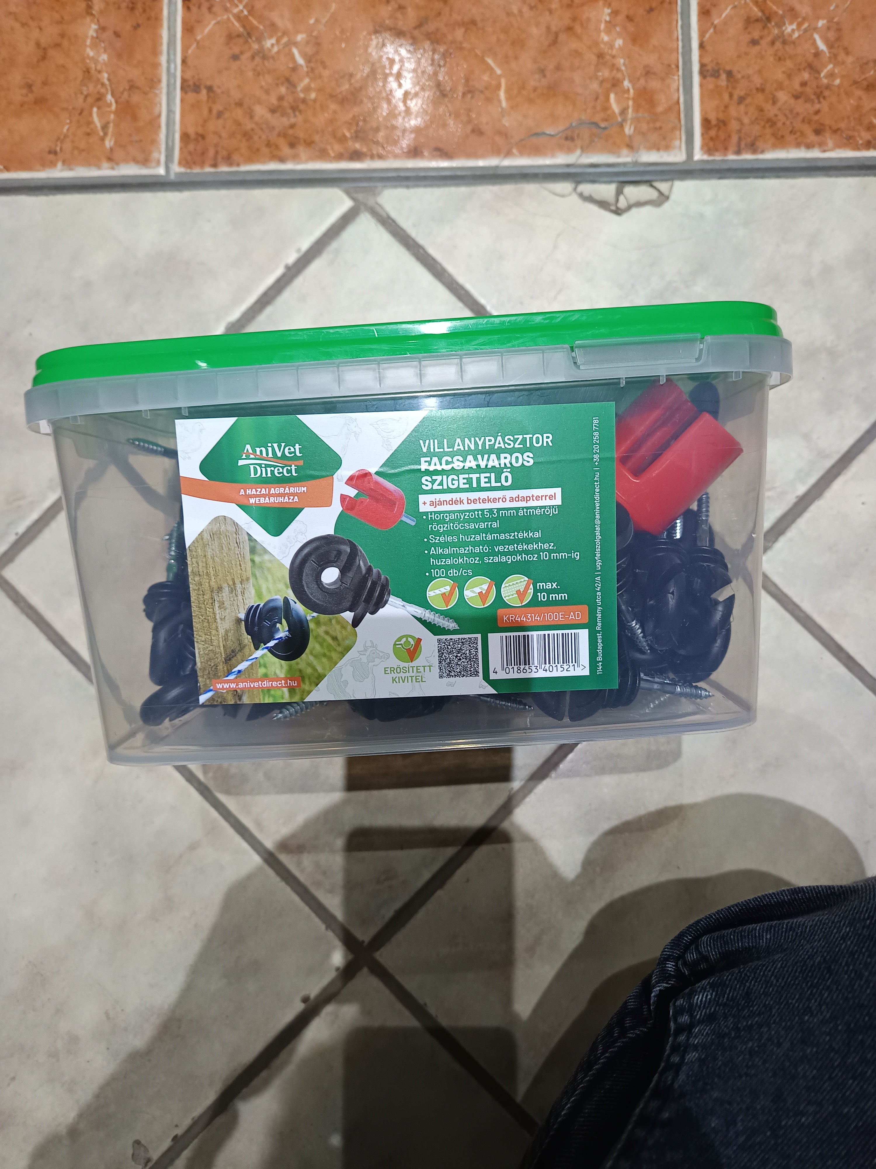 Villanypásztor facsavaros körszigetelő 100db dobozban ajándék betekerő adapterrel Anivet KR44314/100E-AD